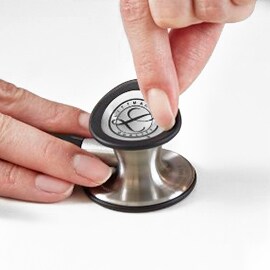Palce usuwające dwutonową membranę z lejka Stetoskopu 3M Littmann Classic III.