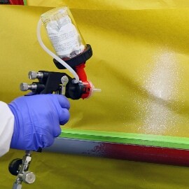 Nakładanie powłoki ochronnej za pomocą pistoletu 3M Accuspray