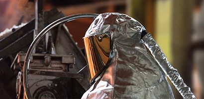 Zasilany powietrzem respirator 3M™ Versaflo™ z osprzętem do wysokich temperatur, seria M
