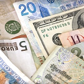 Poznaj Krok 5, Wpływ na koszty, z metodą 3M ASPEC. Zdjęcie różnych walut.