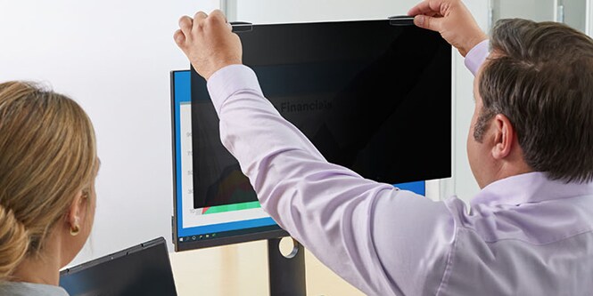 Magnetyczny system mocowania 3M™ COMPLY™ do monitorów

