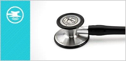 Zbliżenie głowicy Stetoskopu 3M Littmann Classic III, dodaktowo biała ikona dwutonowej membrany na niebieskozielonym tle.
