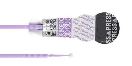 Primer samowytrawiający 3M™ Transbond™ Plus na białym tle
