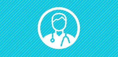 Biała, okrągła ikona medyka noszącego statoskop Littmann na niebieskozielonym tle.
