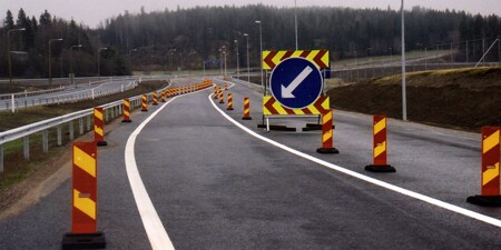 Czasowe znaki drogowe i oznakowanie poziome dróg związane z robotami drogowymi
