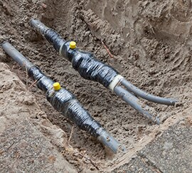Zestaw żywicy elektrycznej pokazany w ziemi
